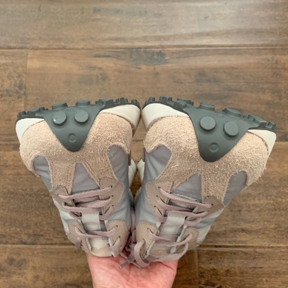 New Balance 327 Sneakers, Light Grey.  New w/Box - Picture 5 of 11